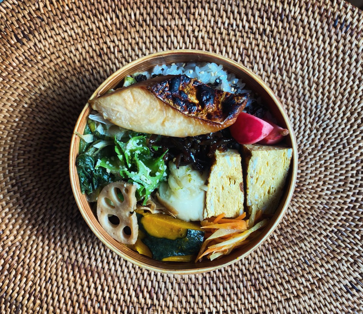 otetete10's tweet photo. 鰆の味噌焼き弁当🍱
玉子焼き、人参と新生姜のラペ、白茄子おひたし、かぼちゃの煮付け、蓮根きんぴら、四角豆の胡麻和え、小松菜おひたしなど。
#お弁当 https://t.co/FqVuEyyhv5