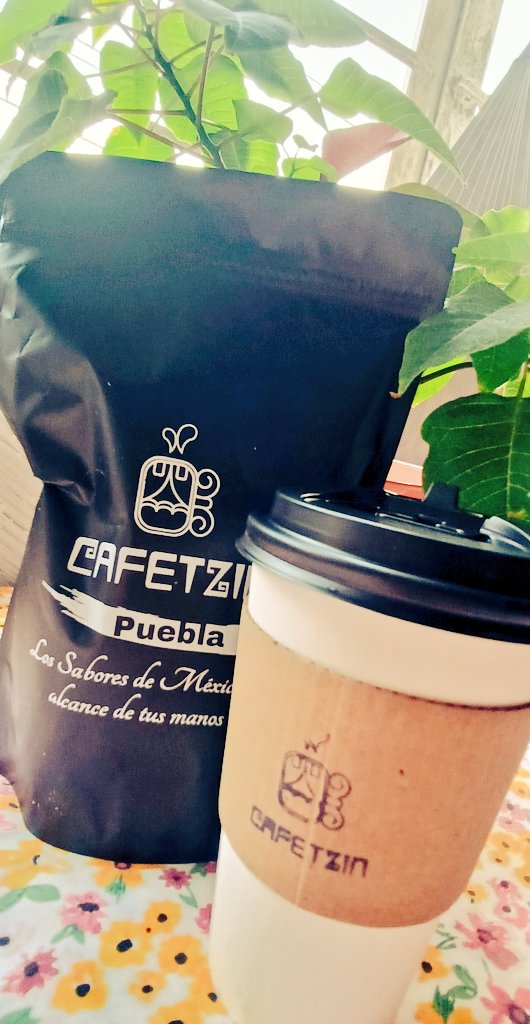luzhikaru's tweet image. Pal #DiaInternacionalDelCafe qué mejor que comprar café local y resurtir mis reservas 😂☕
No me va a salir tan delicioso como en #Cafetzin pero al menos estará rico 🤪🥲🤣
#CoffeeDay #CoffeeLovers