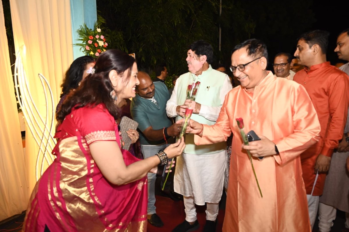 KiritkrJPatel's tweet image. कल इफ़को कलोल, गुजरात में इफ़को परिवार के साथ माँ अम्बे की पूजा अर्चना व नवरात्रि गरबा महोत्सव में सम्मिलित होने के लिये कलोल के गरबा मैदान में पहुँचने पर इफ़को कलोल के अधिकारियों द्वारा स्वागत व सम्मान किया गया।