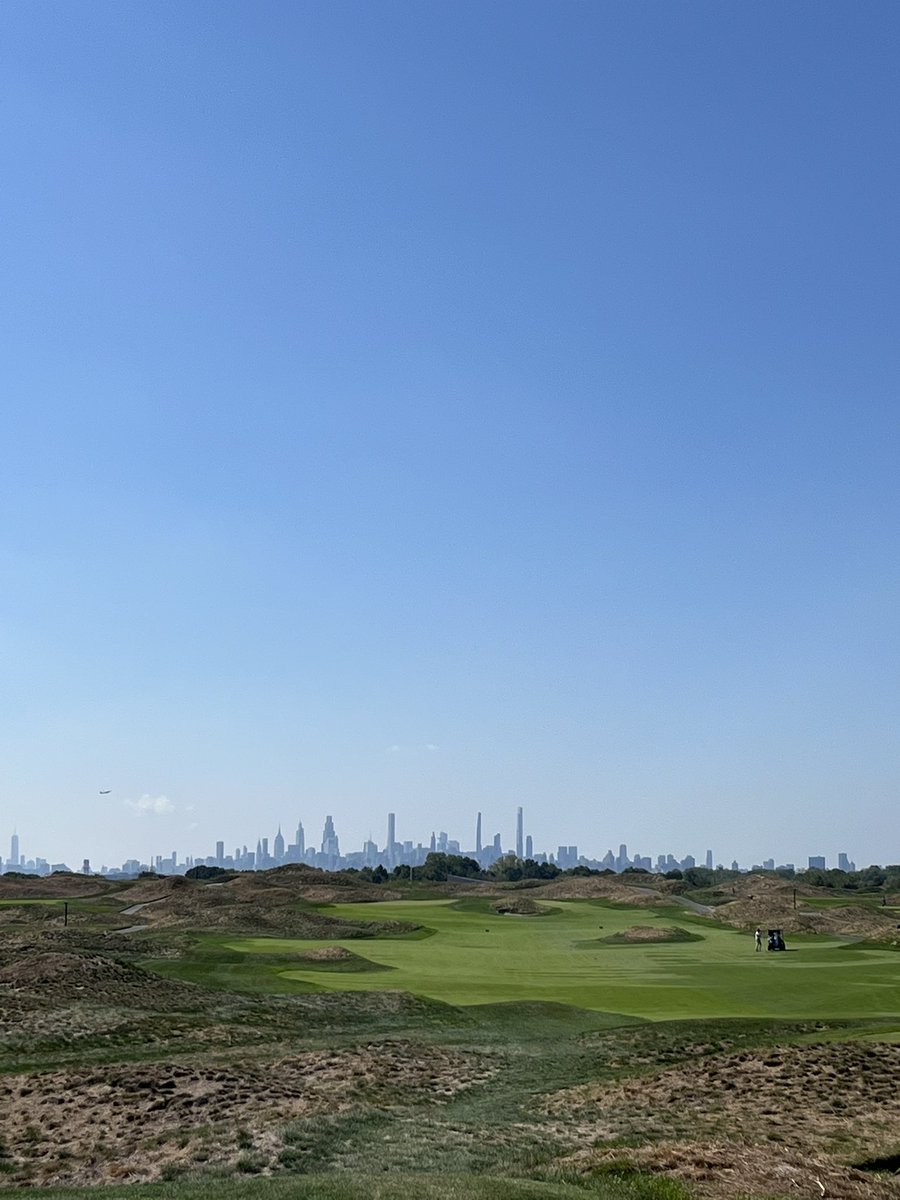 agentaaron (@agentxaaron) on Twitter photo Bally Links in NYC is incredible 🗽 Bally Links in NYC is incredible 🗽