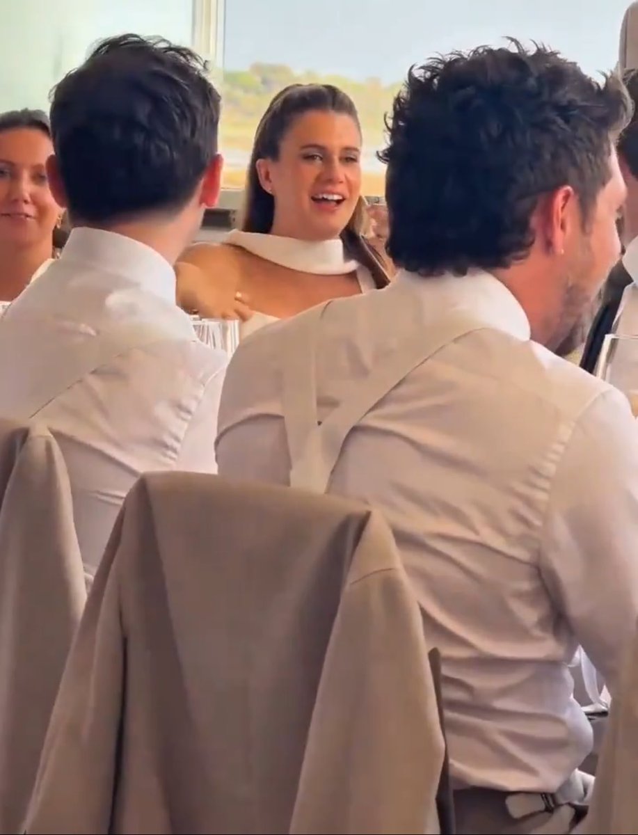 yousing05's tweet image. Niall in suspenders- someone get me a photo from the front immediately