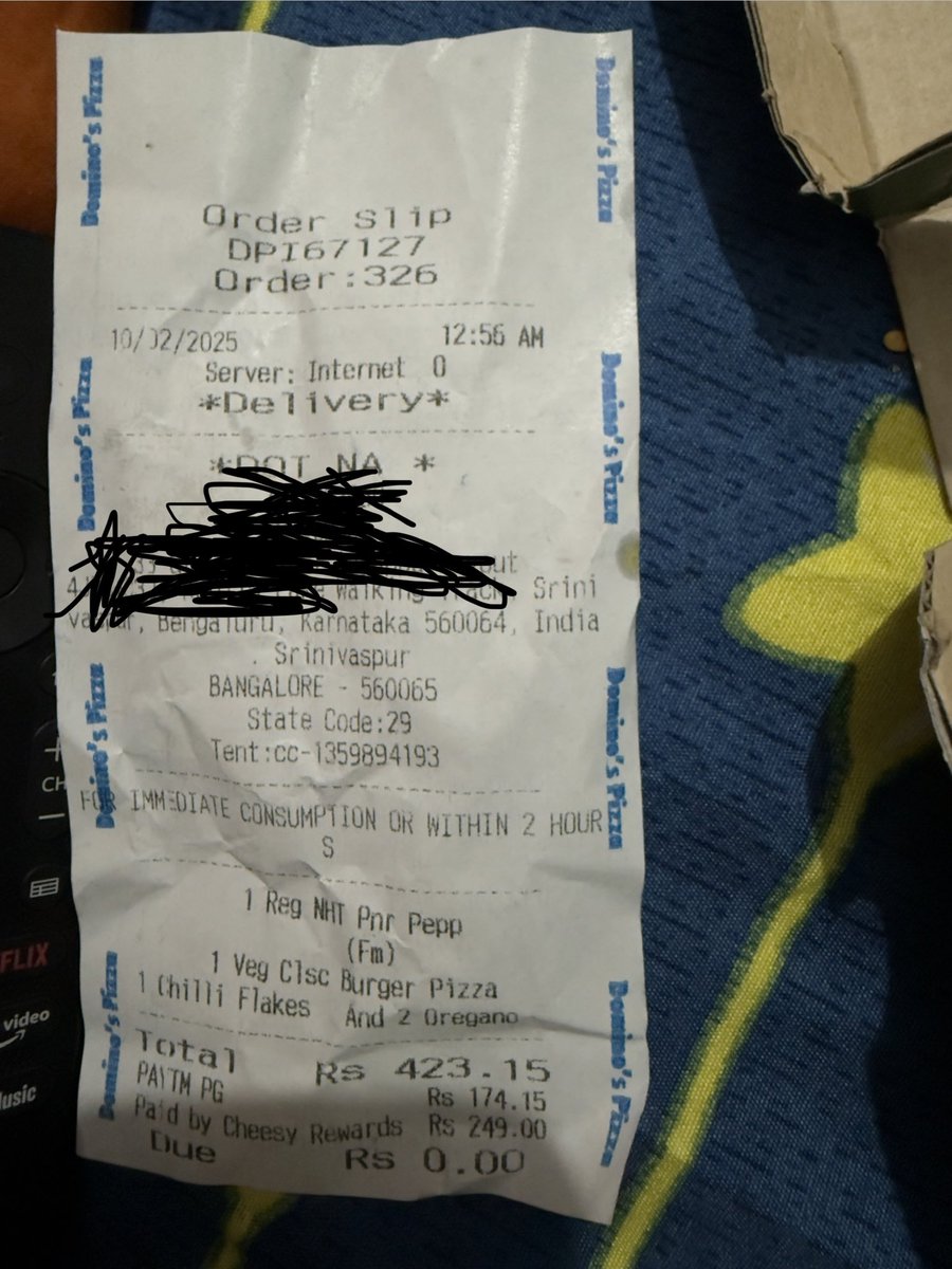 Junkievk's tweet photo. Bagalur Cross store just served me the most pathetic excuse for a pizza. Stone cold, rubbery, not even remotely edible. Paid ₹423 for garbage. You people are straight up scamming customers. Shame on you.
@dominos_india @jagograhakjago @fssaiindia @ConsumerAffairs https://t.co/9ZatwYmL2y