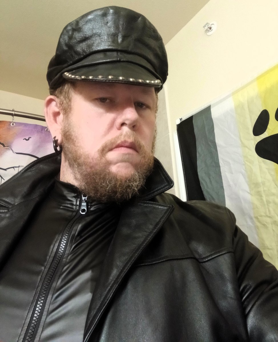leatherdaddy78's tweet photo. #leatherdaddy #leatherfetish #leatherinfluencer #daddysback #leatherpants #leatherslaves #leathermaster https://t.co/xd8kiqMiKr