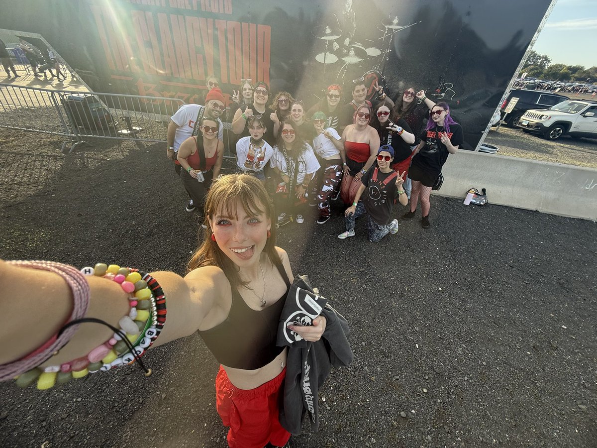 Red Glasses Gang Forever at #breachhartford !!! 😎❤️

Again, shoutout to <a href="/mandalee3292/">Amanda Lee</a> for making them for us!