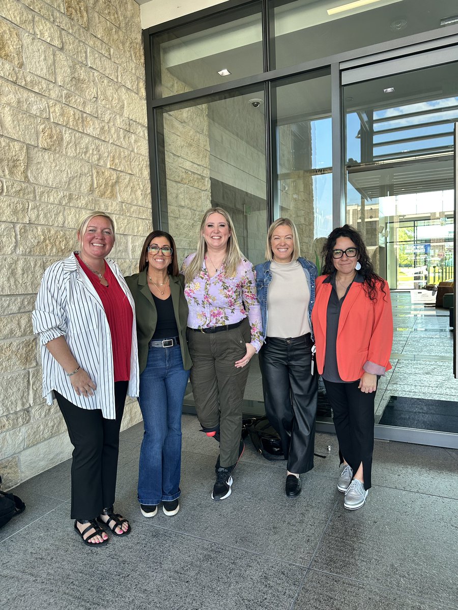 JennyWalters26's tweet photo. Such a great week with these ladies sponsoring Elevate! It was such a great experience and I was so happy to be able to share it with these powerhouse "women" leaders! ππΆοΈ #ChilisElevate @chilislove https://t.co/ZU6TV2IXAh