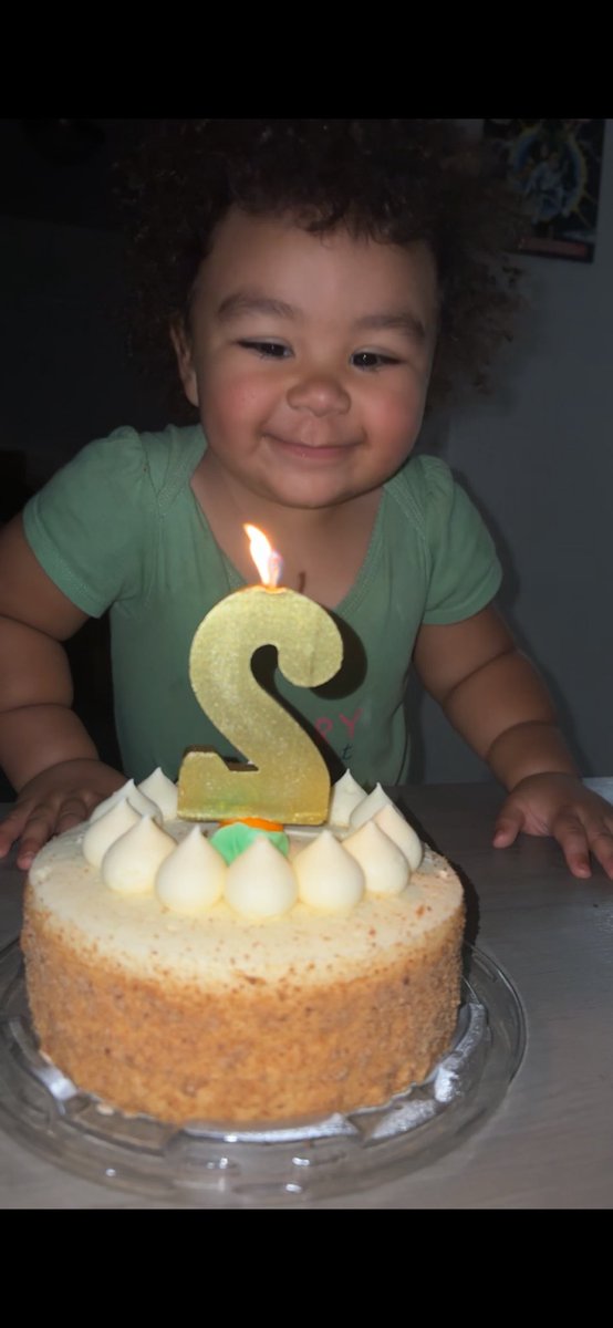 AHoltTD44's tweet photo. Birthday girl is happy https://t.co/4Y8lf2mo4B
