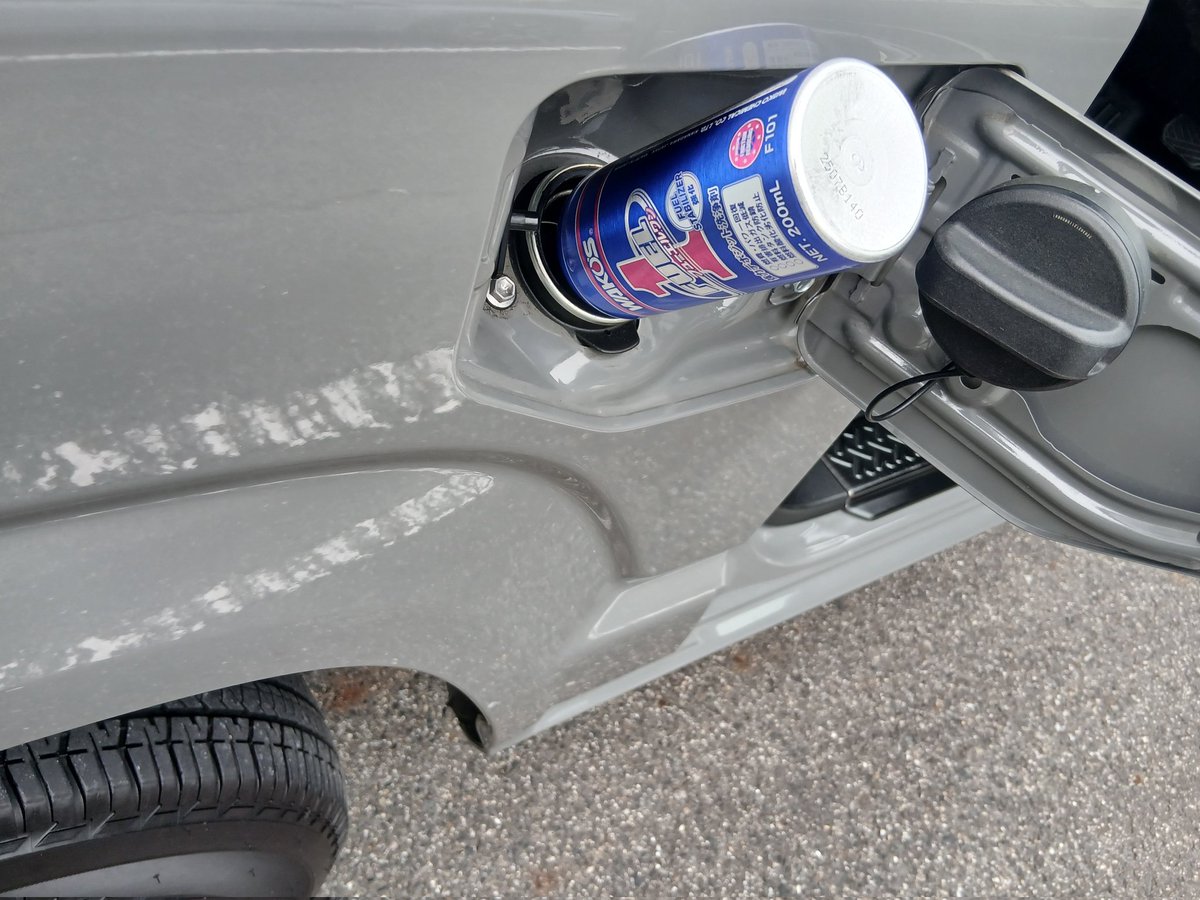 1年間くらい90年代風なロン毛を楽しんでいたのですが、さすがに長くなりすぎた感じなので少し短くします😁 そしてジムニーさんには久しぶりのFUEL1を投入、と。