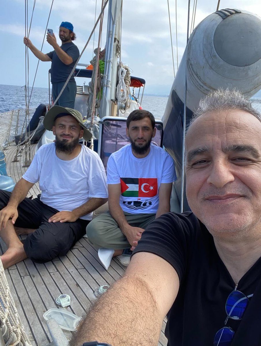 kawcaradze's tweet photo. Bekir Develi
İkbal Gürpınar 
Erdem Özveren
ve Said Ercan’ın 
bulunduğu tekne saldırı altında.

#MyAgendaSumud 
#GlobalSumudFlotilla https://t.co/RAcL6ECIj4