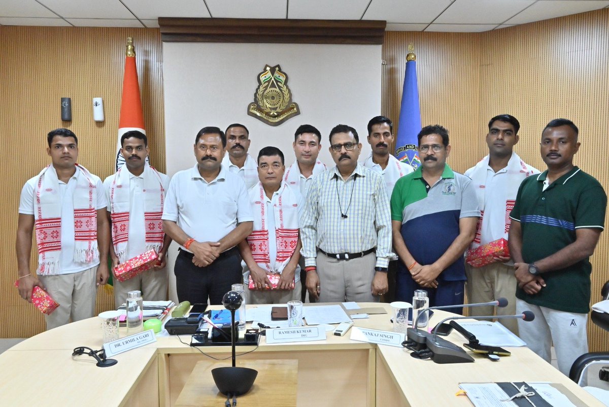 JsrGc's tweet image. सफाई मित्रों को सम्मान(2-अक्टूबर) : स्वच्छता ही सेवा - 2025 
स्वच्छ भारत का सपना, सफाई कर्मियों के पसीने से साकार होता है।  ये योद्धा—बिना थके, समाज को स्वच्छता का उपहार देते हैं। उनका श्रम, राष्ट्र का गौरव है।   
 सफाई को सेवा , कर्तव्य को सम्मान #swach