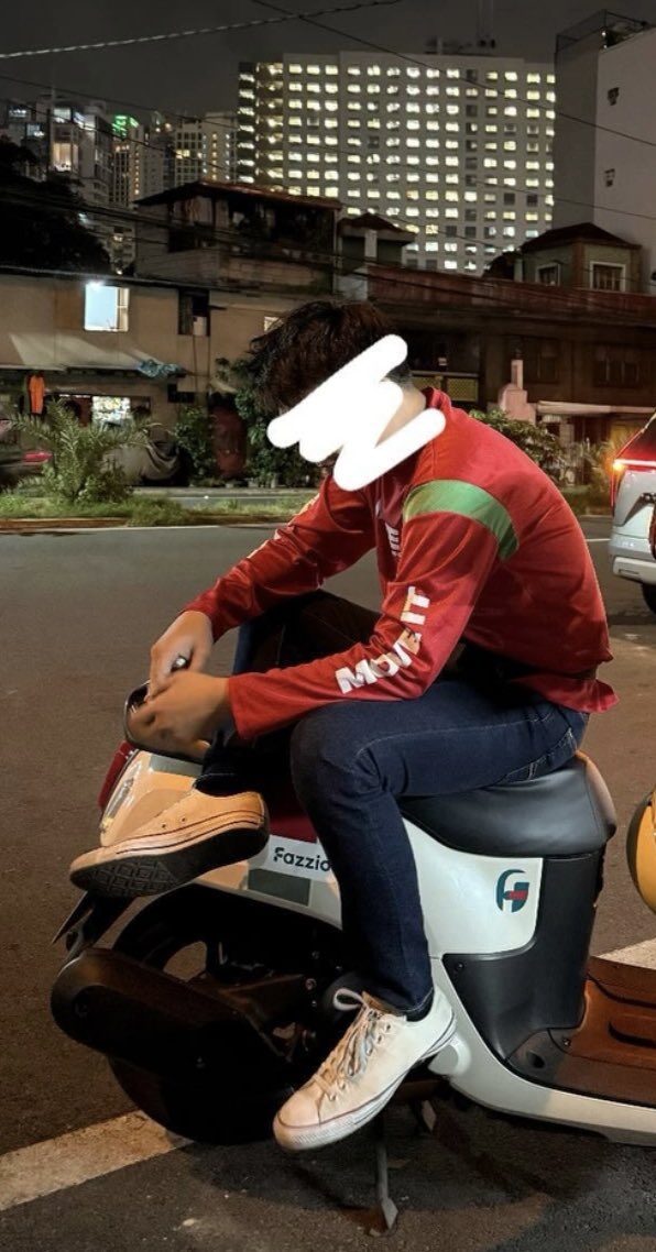 Feeling ko pogi tong MoveIt rider na to kahit may takip mukha.

😂