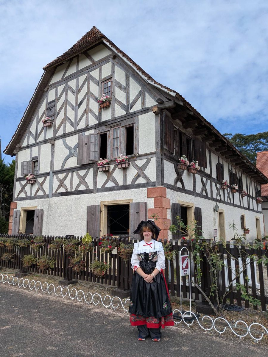 Suite aux négociations avec le CEEJA, reprise de la présence alsacienne au Musée Little World Museum of Man d’Inuyama, après plusieurs années d’interruption en raison de la crise sanitaire.
Nous souhaitons une belle année sur place à la recrue colmarienne, Hannah Bella Ferdoelle.