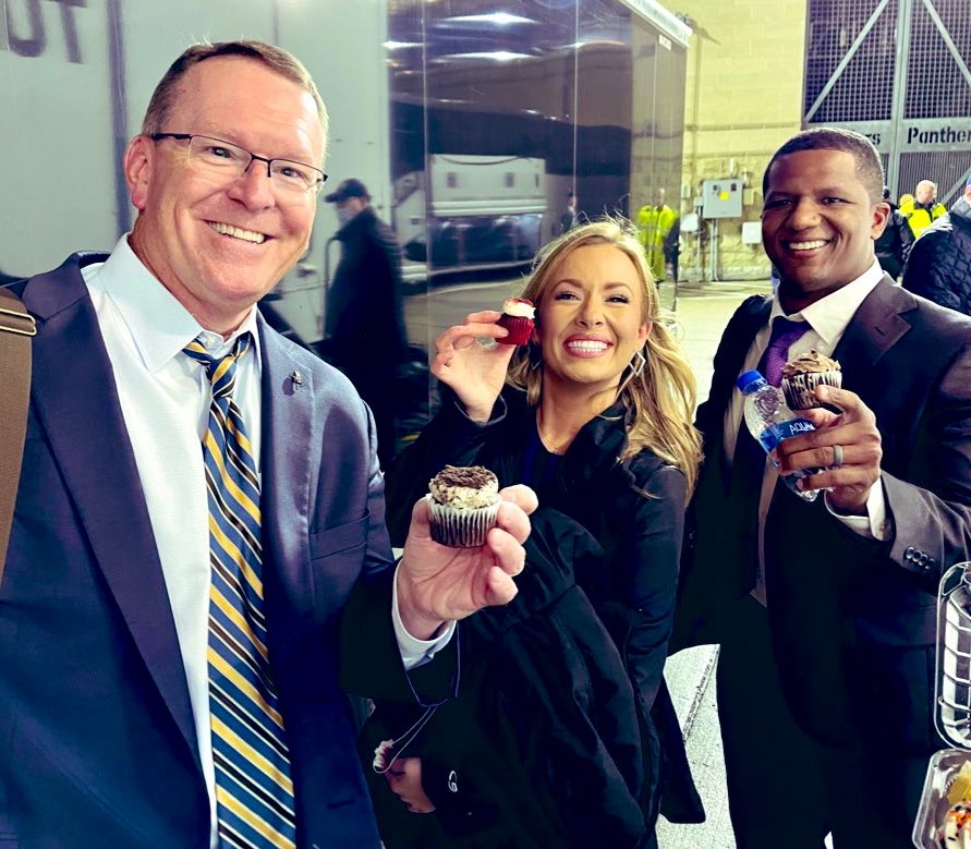WesDurham's tweet image. Ahead of week 6 in @ACCFootball - we get you ready on #ACCToday with @IraSchoffel &amp;amp; @jdemling to set up the biggest games on Saturday. @RoddyJones20 and I kick it off at 8am Thursday on @SXMCollege #ACC371
…oh Happy Birthday @taylorbethdavis 🎂
