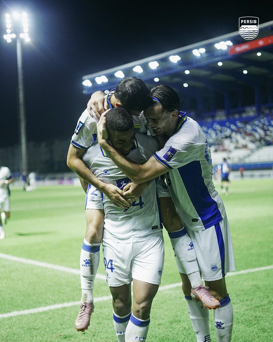 persib's tweet photo. Wilujeng kaping 02, Bobotoh! Wilujeng awal bulan. 
Jangan lupa nabung, karena akhir bulan ini akan ada 02 pertandingan #PERSIB di GBLA!

Enjoykeun 🙌

#WeArePERSIB https://t.co/dChMP8JMPa