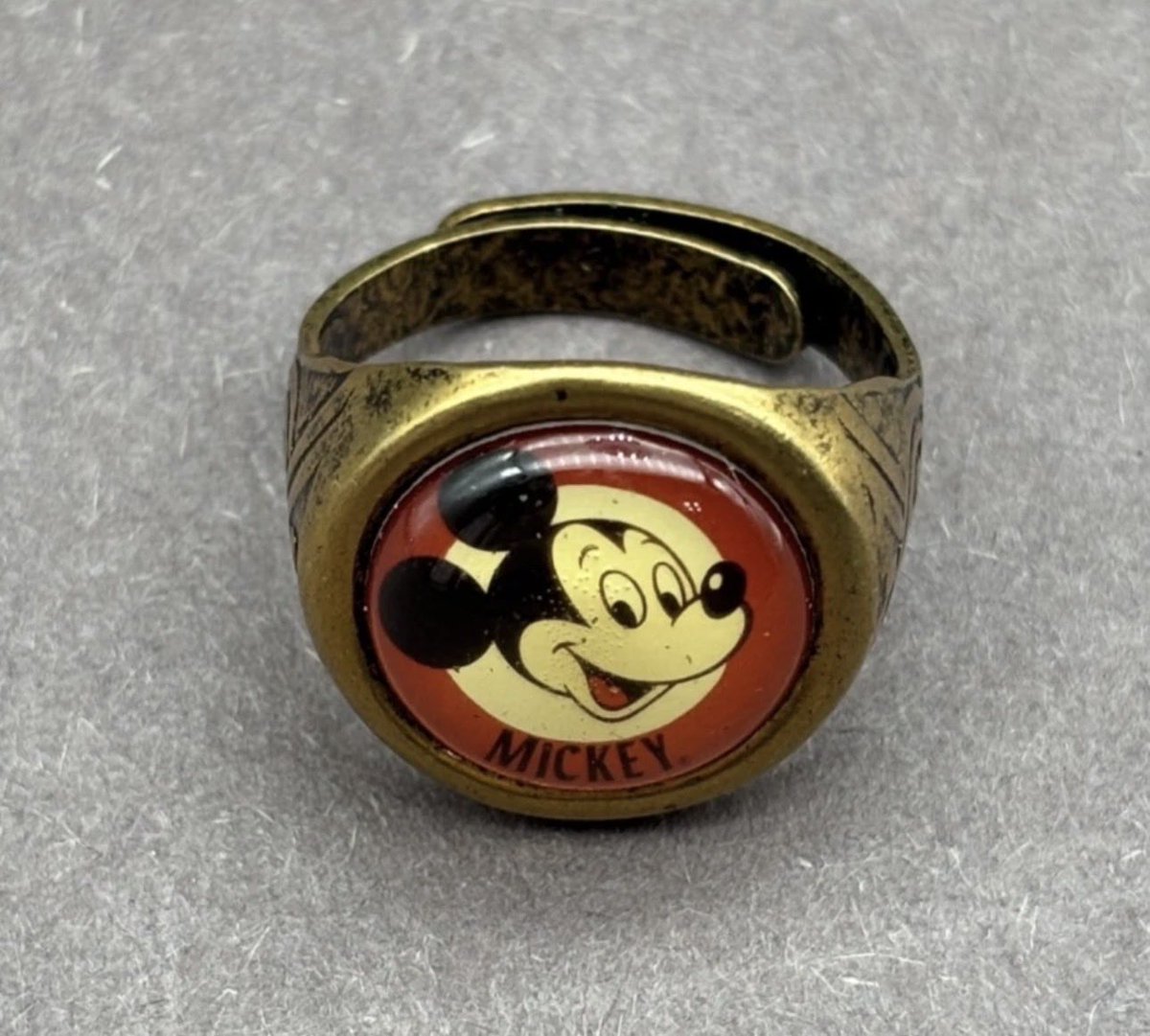 SCSFHC's tweet image. We interrupt your regularly scheduled program to give you a FIRST LOOK into the ‘25 Loan Sharks championship* ring 👀

It is said that each ring costs roughly $200,000 and is infused with the corpse of every dead crew that allowed this crew to even be good! Congrats LS 🔥