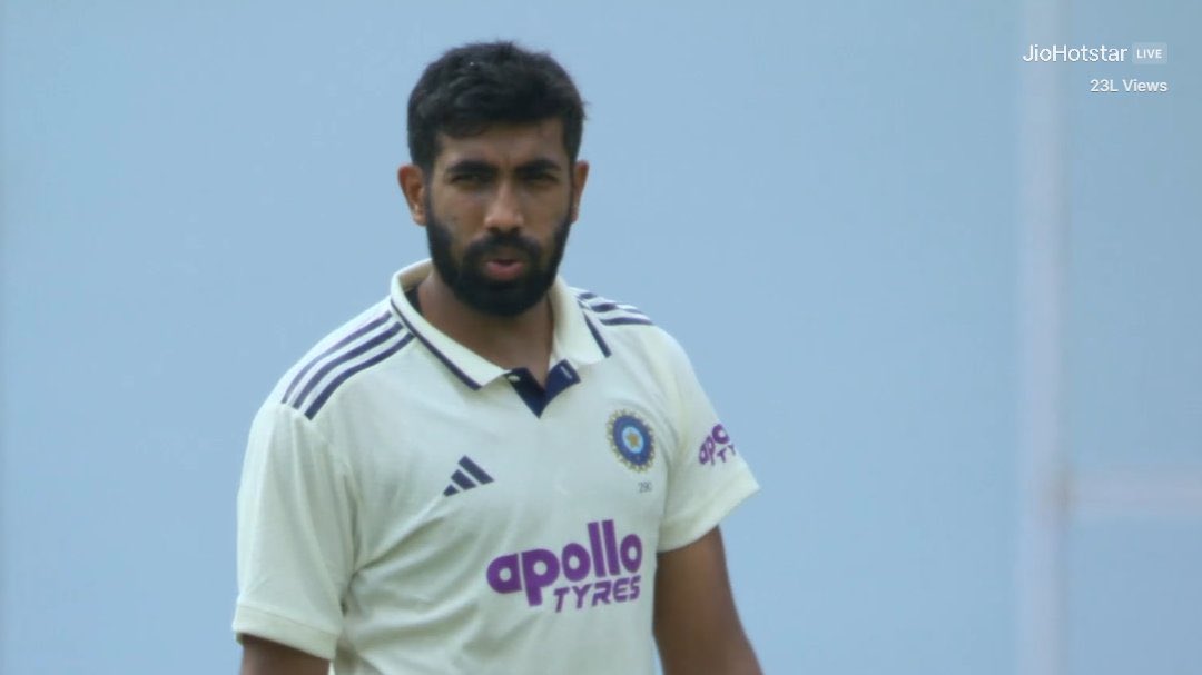 mufaddal_vohra's tweet image. BOOM BOOM BUMRAH STRIKES NOW FOR INDIA.