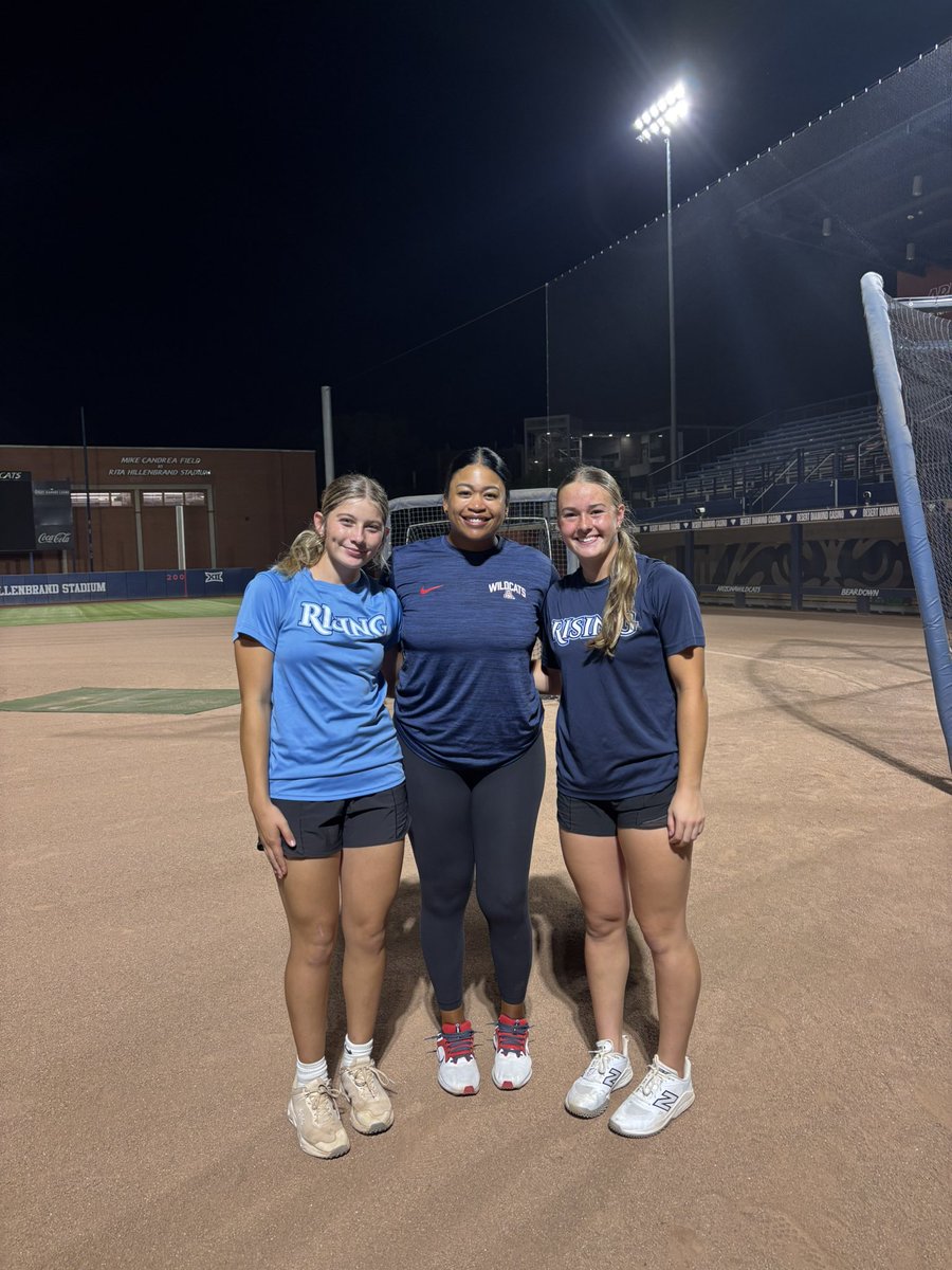 What a night! ❤️💙BP with Coach <a href="/A_Freeman9/">Amber Freeman</a> and get to hang out with my teammate from Tucson! <a href="/pknight2029/">Peyton Knight</a> <a href="/RisingKobasew/">Arizona Rising Appel/Kobasew</a>