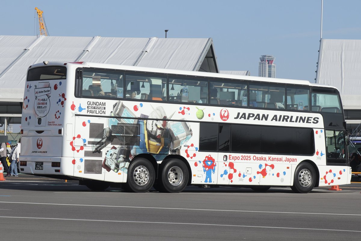 関西空港交通
(所有：WILLER EXPRESS)
和泉200か2967
年式不明 BKG-MU66JS
9/5に運行開始した、日本航空と機動戦士ガンダムがコラボしたレストランバス。万博終了の10/13まで、関西空港交通により夢洲第2交通ターミナルから難波まで毎日3便運行されてます
