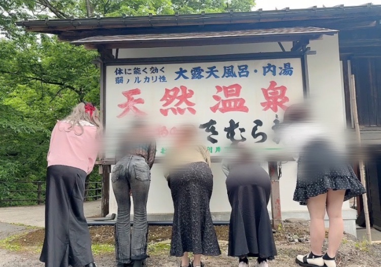 LorrineCha8647's tweet photo. 【ご報告】   

近日熟女会を開催しますので
参加者募集します。

おばさんさんですが5人います。    

10/4までにフォロー、いいね♡、
リプに「参加」と送ってくれた方が対象です。 https://t.co/5UycuI1Z7a