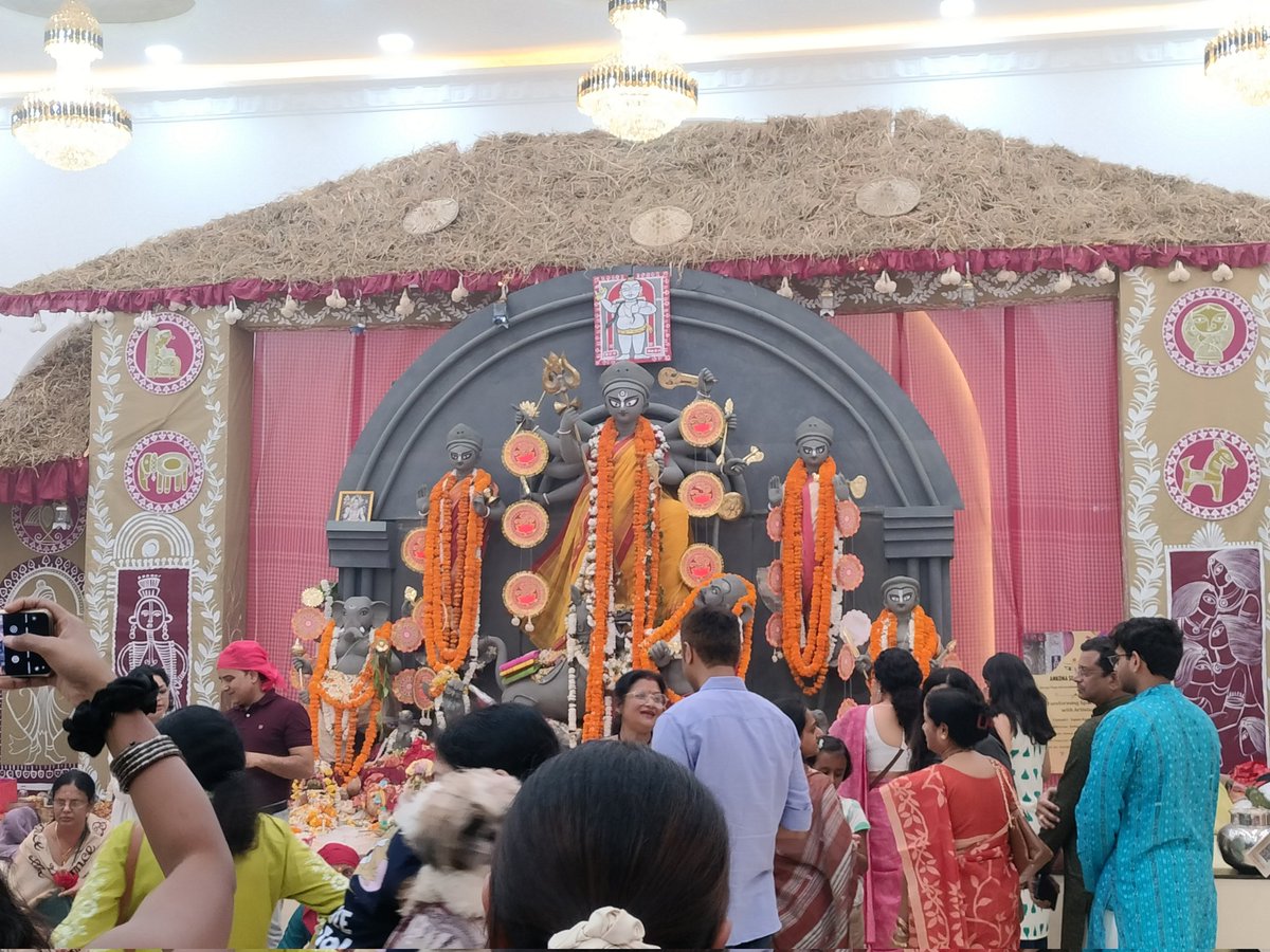 Subho Bijaya Dashami!

May Goddess Durga bless you with strength, wisdom and prosperity ❤️