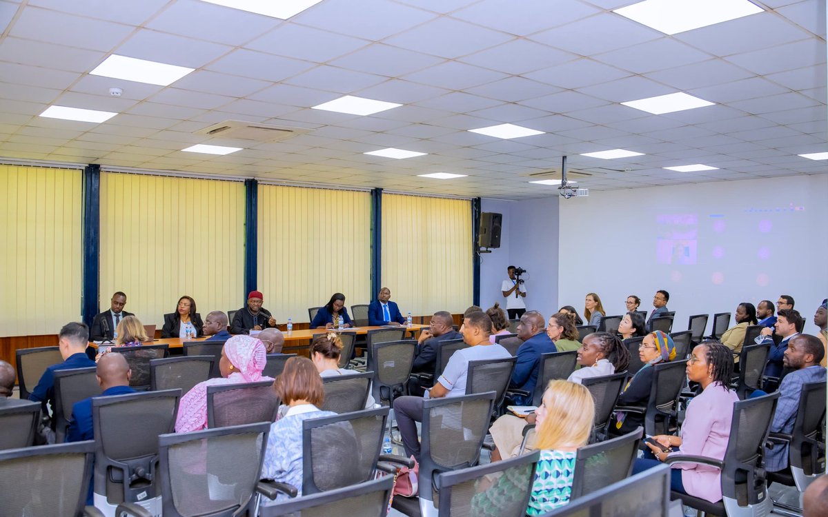 UKWELITIMES's tweet image. 🛑LOCAL NEWS: UN Rwanda and @RwandaMFA held a fruitful briefing with Member States &amp;amp; Cooperation Partners on key resolutions of #FFD4 &amp;amp; #LLDC3 highlighting their implications for Rwanda and how partners can engage moving forward for SDGs acceleration. 

#Rwanda @UNRwanda #SDGs…