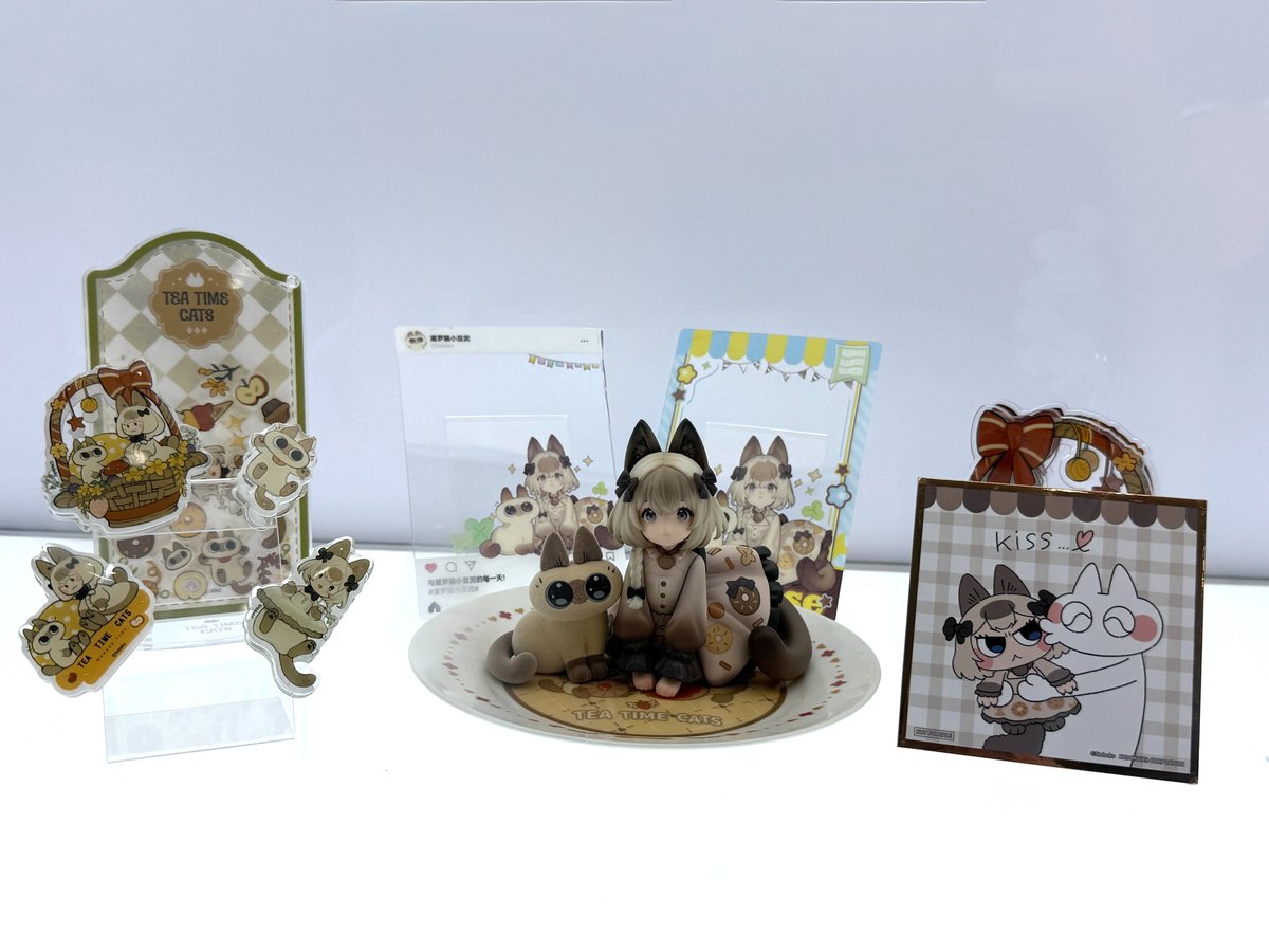 AmiAmi_English's tweet photo. DLC Series Tea Time Cats x Siamese Cat Azuki-san Friendship Collaboration items by RIBOSE!!
#TeaTimeCats #SiameseCat #WF2025Shanghai #AmiAmiLive https://t.co/wYTlxGaB02
