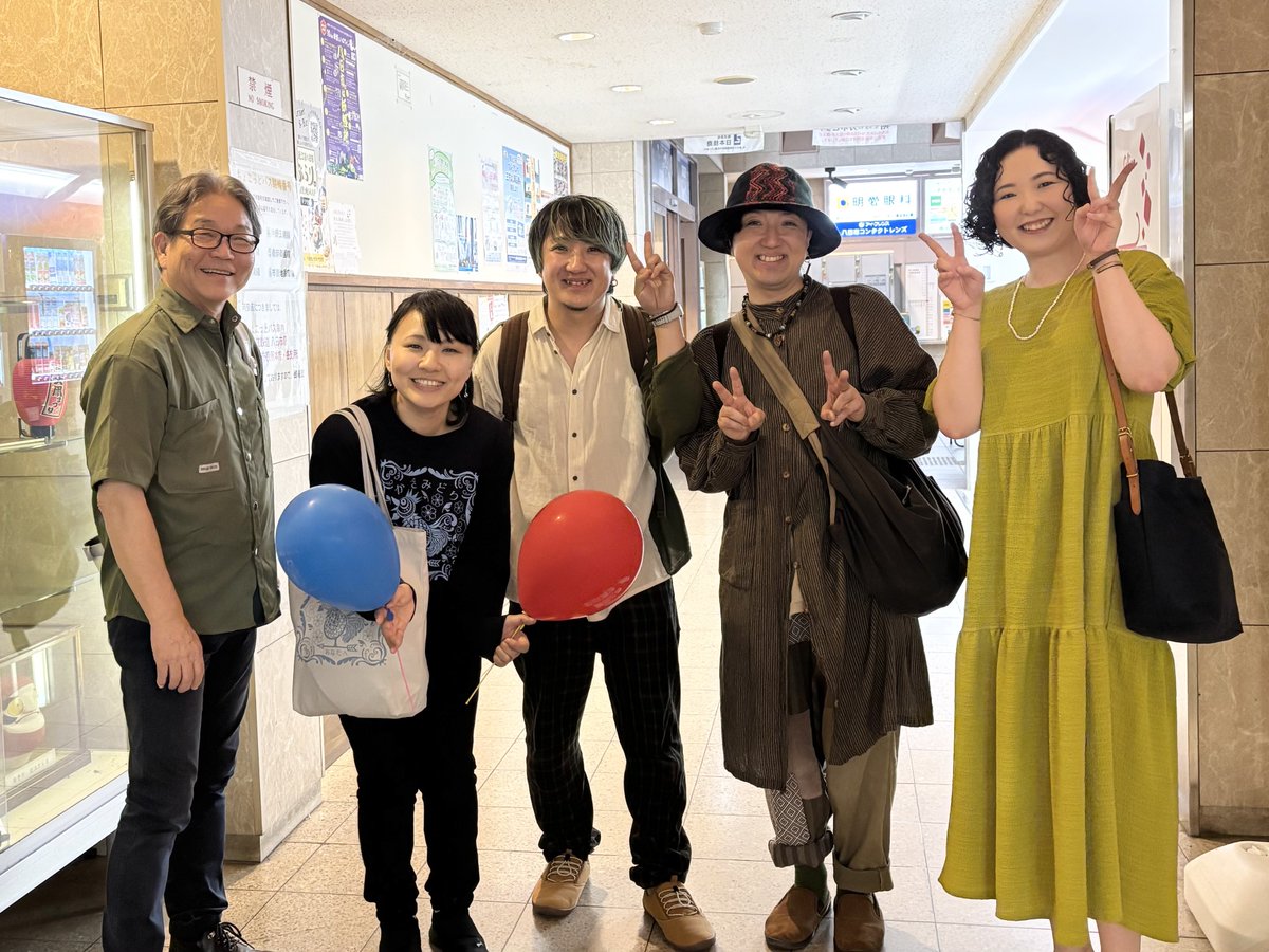 hotmantokana's tweet image. 《ラジオ番組に出演してきました📻✨🐓》

昨日10/1はHOTMANも含め、メンバーが15年以上お世話になっている、EGSの松崎さんがMCをされているラジオ番組『Music Box』の1000回目の記念回にKanaとSI-NAで出演してまいりました！…