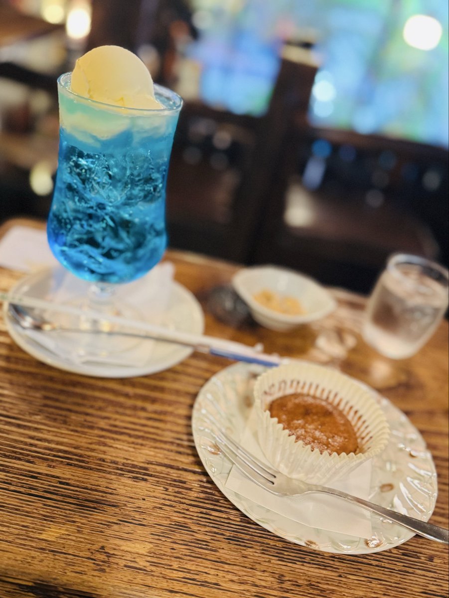 mandorara's tweet photo. 最近行った神保町で好きな喫茶店
①さぼうる
②ラドリオ
③トロワバグ
④トロワバグヴェール https://t.co/Lq8q95FwjT