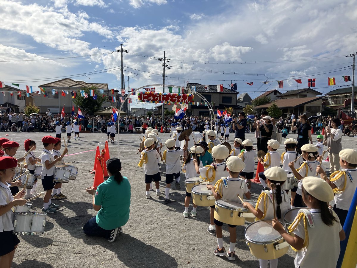 ishiyou's tweet photo. 年長学年のパフォーマンスは、『鼓笛行進』演目は、「キラキラぼし」「ドレミのうた」です。　#運動会 #こども園 #鼓笛 #年長学年 https://t.co/6ulISBExlT