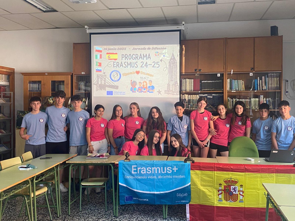quevedo_ies's tweet photo. @sepiegob gracias por enviarnos este maravilloso material de promoción para celebrar #erasmusdays2025.
El día 14 de octubre os esperamos en @quevedo_ies para conocer nuestro proyecto Erasmus+. https://t.co/gSCS9rXvin