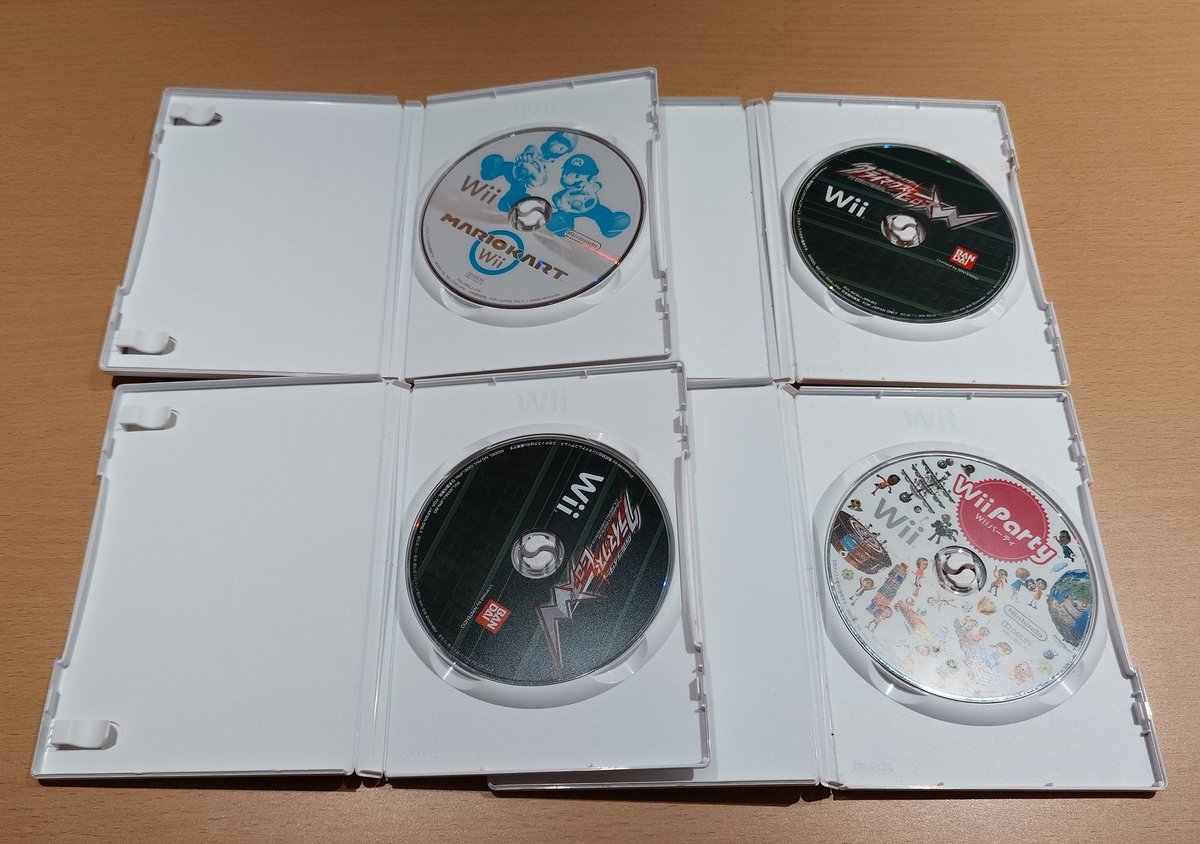 famicassearch's tweet image. #名前入りカセット博物館
カセット保護情報！

レアなWiiのソフトコレクション4本
なぜこの状態になったのか興味深い

マリオカート
仮面ライダークライマックスヒーローズW
ウィーパーティ
Wii PARTY

#レトロコンシューマ愛好会