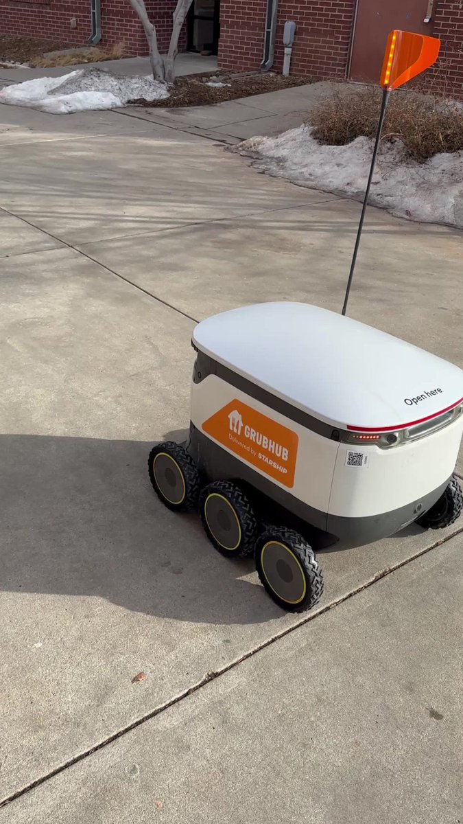 mike_ebube's tweet photo. @leyeConnect In certain universities in the US, there is a similar tech introduced by Grubbub (Design can vary). First time I saw one, I wondered if this can be trusted to work in places like Unilag or Covenant. https://t.co/zwpACt3Mmw