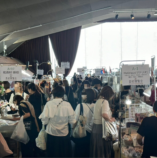 SOZAI_EXPO's tweet photo. #素材博覧会横浜2025秋
10月2日(木)～4日(土)開催　横浜港大さん橋ホール

初日開催です！
ぜひお越しください♪

詳しくは公式HPをご覧ください！
https://t.co/QTxvLQAftZ

#素材博覧会
#ハンドメイド 
#ワークショップ
#糸
#布
#革
#石
#素材
#横浜港大さん橋ホール
#横浜 https://t.co/WCDthQngEW