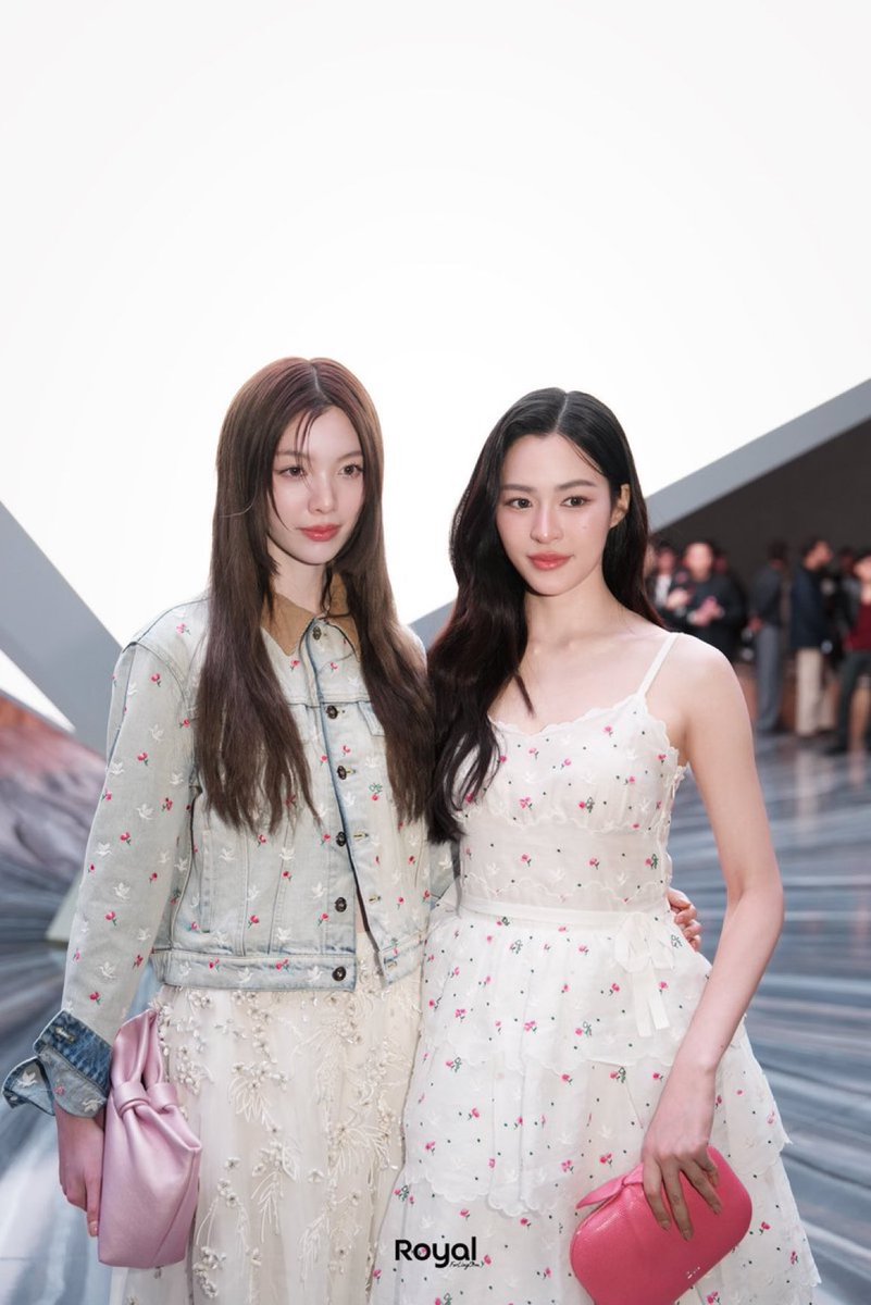 ทุกคนคะ เราขอคนละรี&amp;เมนชั่น ! 💥

“พวกเราภูมิใจในตัวหลิงออมที่สุด!💜” 
LINGORM AT DIOR PFW26
#LingOrmDiorSS26 
#LingOrm #Dior #DiorSS26 #PFW