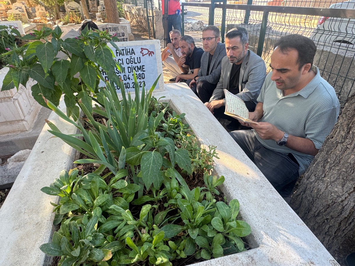 TahirGlebak's tweet photo. Geçirdiği kalp krizi sonucu hayatını kaybeden Anadolu Ajansı Şanlıurfa Muhabiri değerli meslektaşimız Yasin Dikme’yi vefatının 2. sene-i devriyesinde rahmet ve minnetle anıyorum. 

Mekânı cennet olsun. Ailesine, sevenlerine ve tüm basın camisina sabırlar diliyorum.

@anadoluajansi @esberr @mslmetg @rauf_44 @keremkocalar