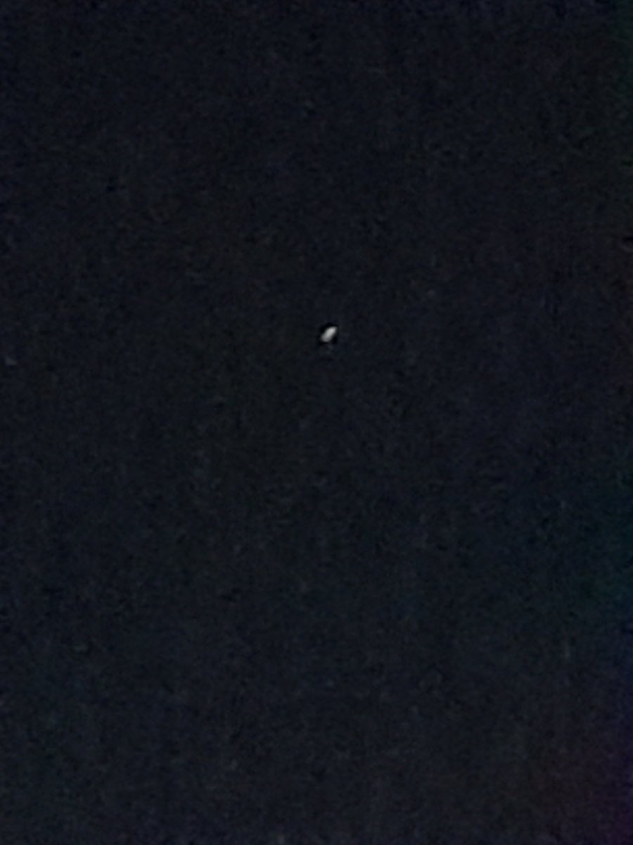 GarechaS's tweet photo. @parafantastico Mira esto yordi hoy 2 de octubre desde mi ventana veo una  luz palpitando y le tiro una foto al cielo y despues hago un video en zoom y veo eso dando vuelta ahí en el video se ve despues de ver a IA en tu video veo que el cielo es nuestra menteb https://t.co/a33AI7iizs