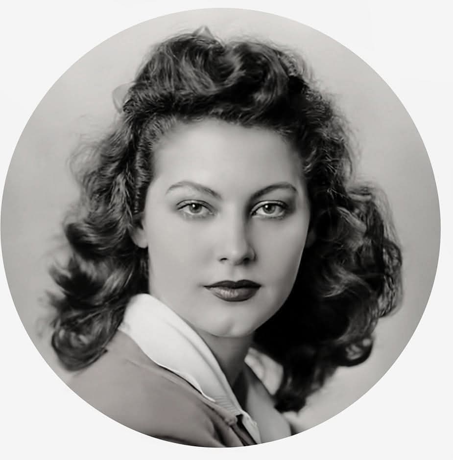 The lovely Ava Gardner at age 17.