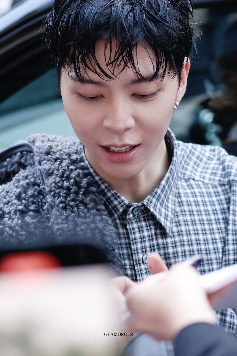 GLAMOROUS tweet media