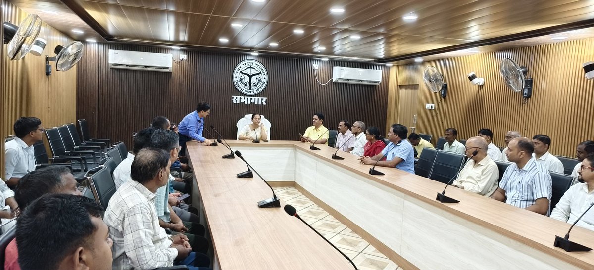 02 अक्टूबर, 2025 को विकास भवन सभागार #सोनभद्र में राष्ट्रपिता महात्मा गांधी जी व पूर्व प्रधानमंत्री लाल बाहदुर शास्त्री जी की जयंती पर श्रद्धांजलि अर्पित की गई। <a href="/UpRuralDev/">U.P. Rural Development Dep</a> <a href="/DmSonbhadra/">DM/DEO Sonbhadra</a> <a href="/CMOfficeUP/">CM Office, GoUP</a>