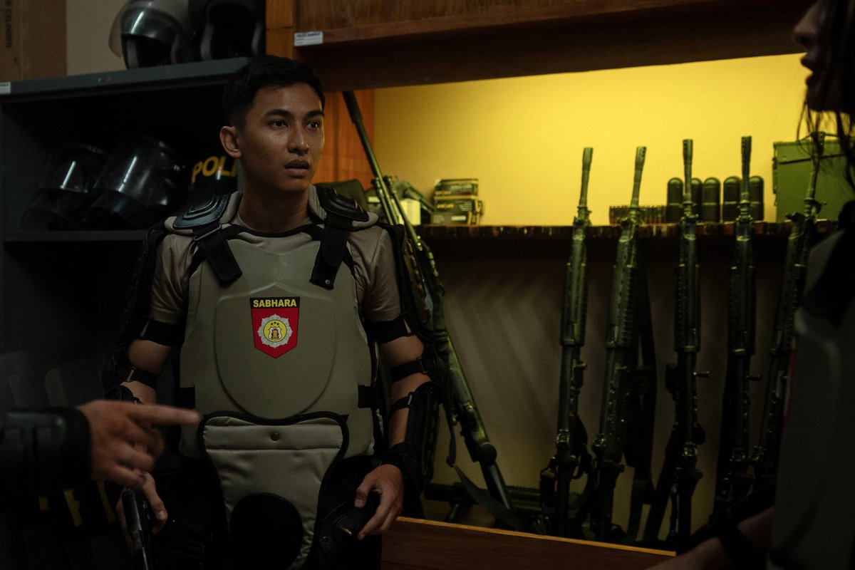 Stills terbaru dari film ABADI NAN JAYA. Ada penampakan Ardit Erwandha jadi polisi 😂😂

Tayang 23 Oktober di Netflix.