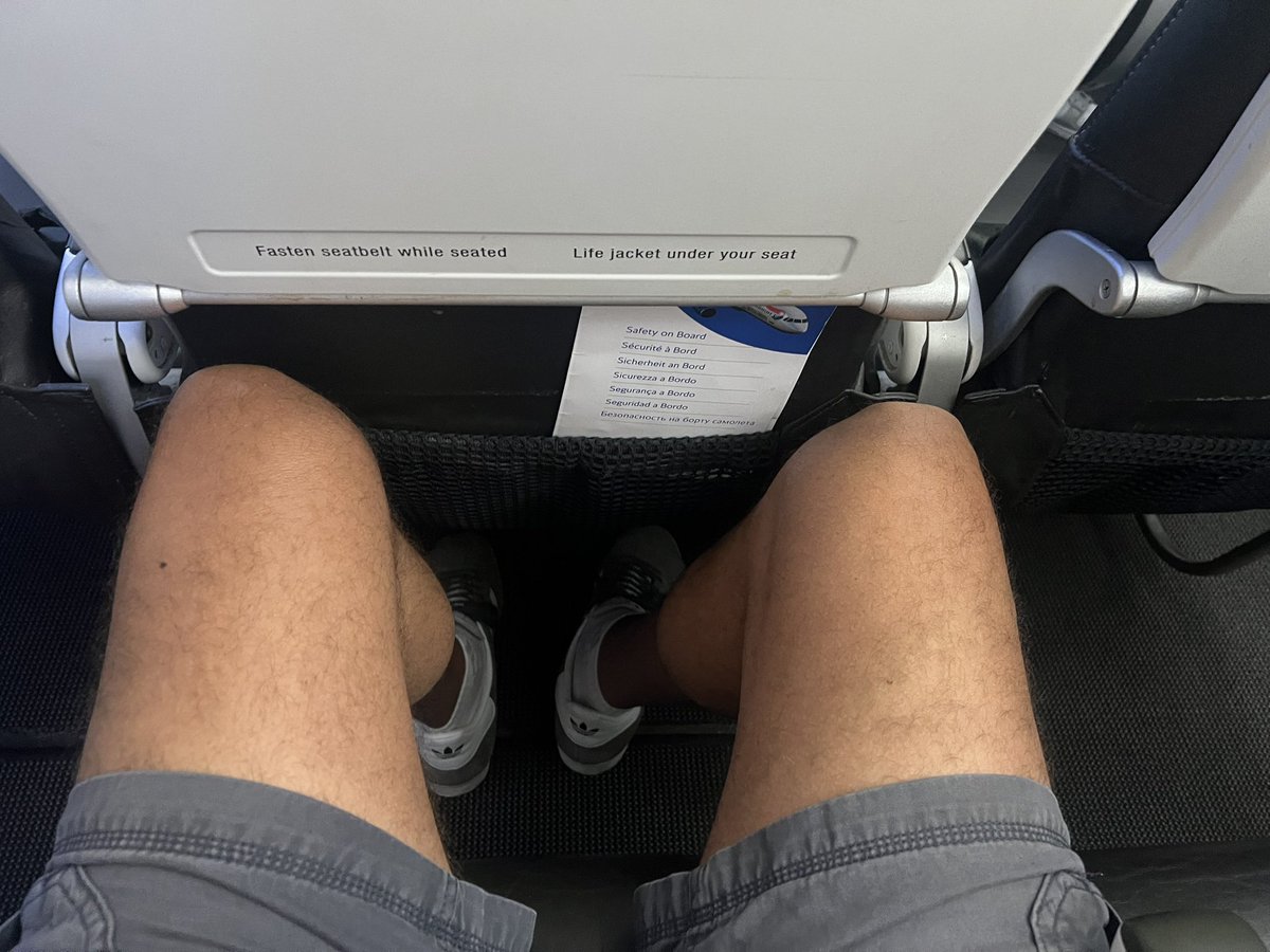 robdogtrickies's tweet photo. @British_Airways flight BA2654 paid extra for emergency exit legroom seat. Is this really extra legroom? https://t.co/dbk6oDVDQx