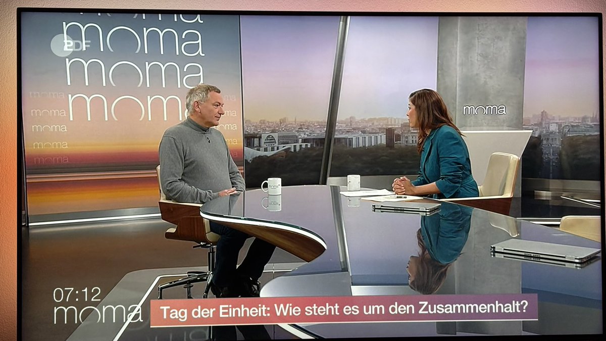 fcbmike1900's tweet image. Der #Minderwertigkeitskomplex wird gerne befeuert, die #Entfremdung von der #Demokratie ist den #ScheinDemokraten gerade recht!
“Niemand sieht uns hier im Osten!” “Wir sind das Billiglohnland für Bayern!”
🤮🤮@dieLinke 😵‍💫😵‍💫 #SEDNachvolgePartei 
Die #AfDScheinDemokraten sind da…