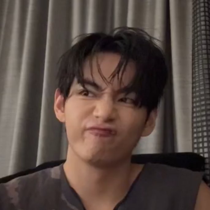 springxtae's tweet image. This Tae            🫱🏻‍🫲🏼            With this Tae