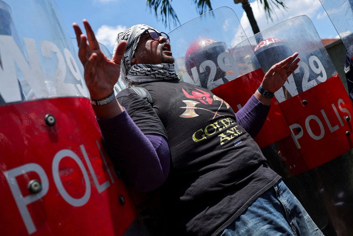 Global pro-Palestine demonstrations in solidarity with the Global Sumud Flotilla and Gaza.

🔴 LIVE updates: aje.io/qngd86