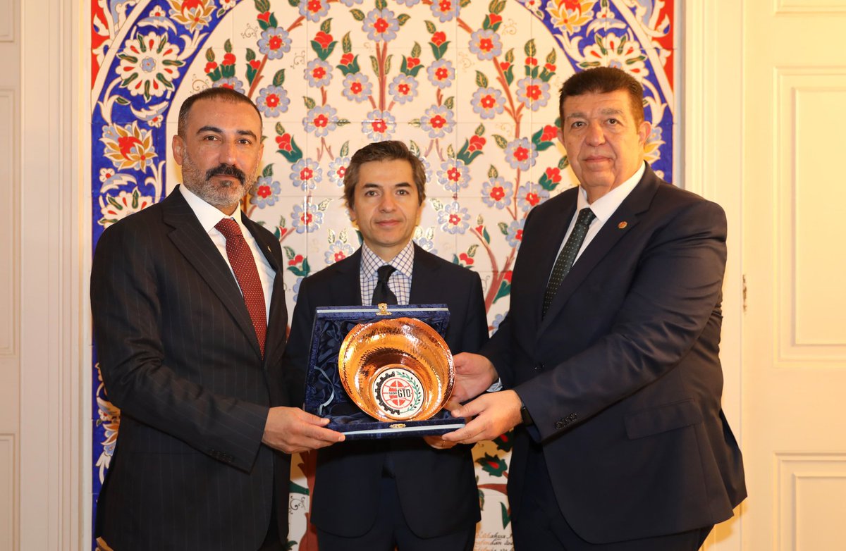 Yönetim Kurulu Başkanımız <a href="/MTuncayYildirim/">Mehmet Tuncay Yıldırım🇹🇷</a>, Meclis Başkanımız <a href="/MHilmiTeymur/">Mehmet Hilmi Teymur</a>, Yönetim Kurulu ve Meclis Başkanlık Divanı üyelerimiz T.C. Londra Büyükelçisi Osman Koray Ertaş ve Ticaret Müşaviri Abdurrahman Deniz'i ziyaret etti.

Ziyarette; Türkiye-İngiltere ekonomik ilişkileri,