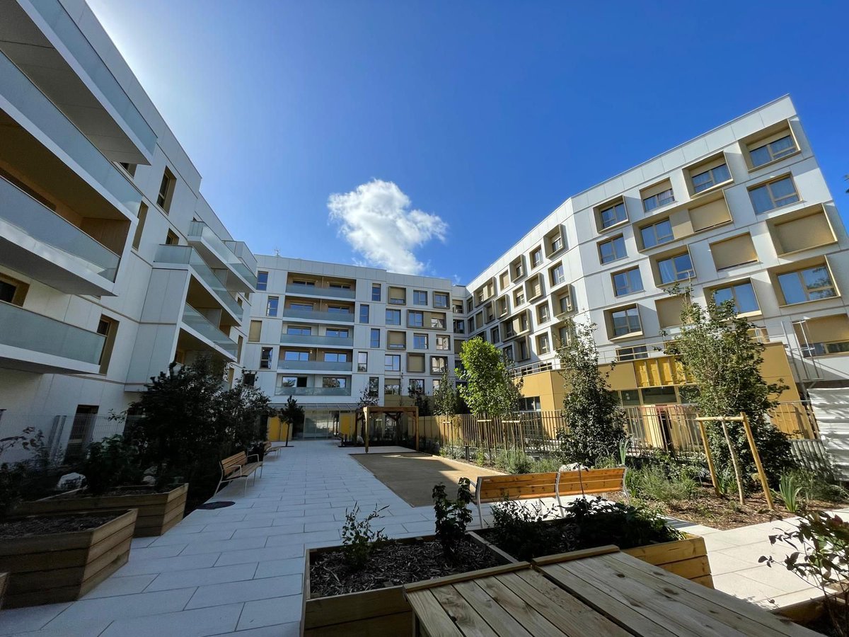 🏗 A Nanterre, Les Maçons Parisiens construisent , en macro lot gros œuvre et clos couvert, un Pôle affaires et un Pôle intergénérationnel totalisant 439 chambres : lesmaconsparisiens.fr/r%C3%A9alisati… 

📐 Maître d’ouvrage : <a href="/Icade_Officiel/">Icade</a>

🏛 Atelier d’architecture pôle intergénérationnel