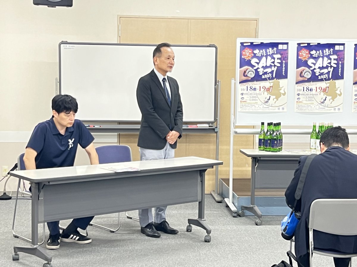 kenshinsake's tweet photo. いよいよ本日、限定酒「総がかり　義・龍」が発売になりました！
記者発表も行い、報道各社から取材を受けました。
車懸、総がかり、早めにゲットしたいですね！

#日本酒
#SAKEまつり
#車懸
#謙信
#上越 https://t.co/Ao3RRiAj3D