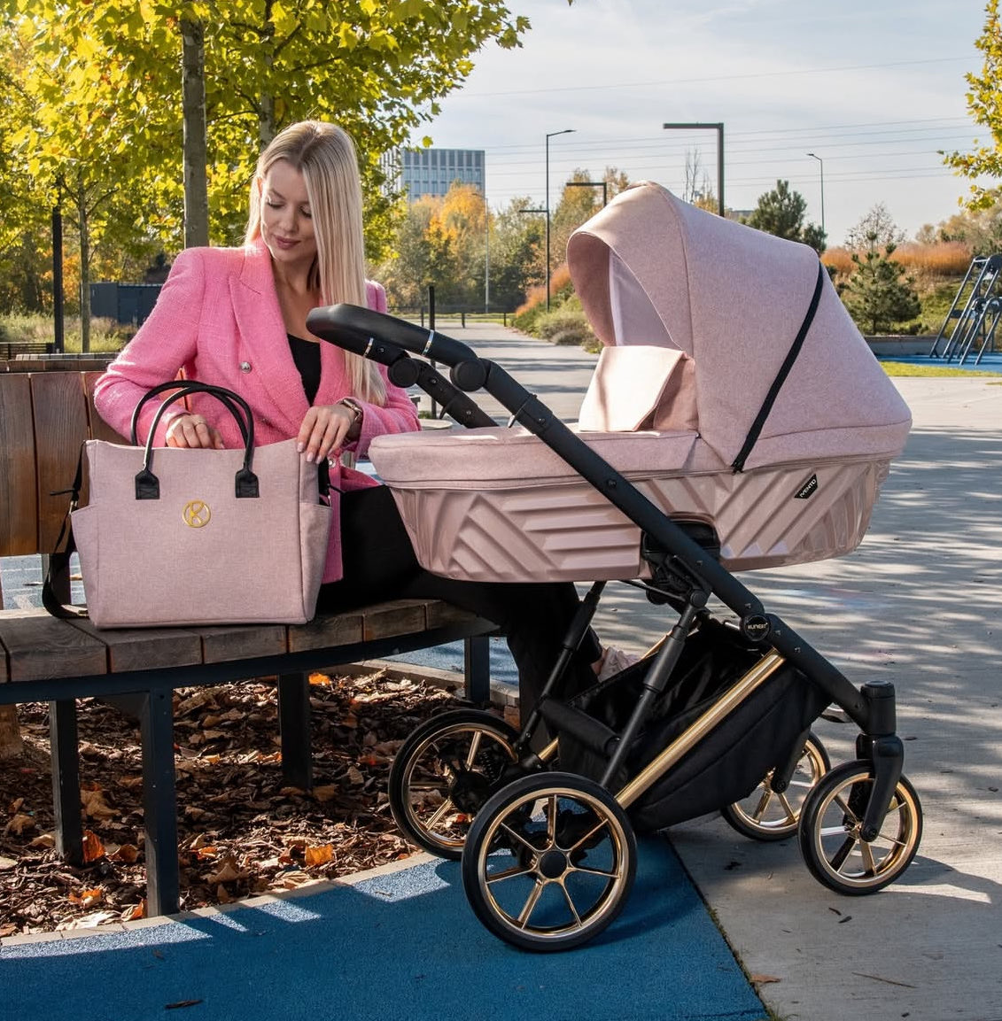 KIDZNBABY's tweet image. Elegant motherhood 💕✨ the Kunert IVENTO makes your walks feel a little extra special 🩷🌸

kidznbaby.com/products/kuner…

#kidznbaby #kunert #kunertbaby #kunertivento #momlife #strollerlove #babystyle #momandbaby #strollerlife #parentingjourney #babygear #babyonboard #chicmom