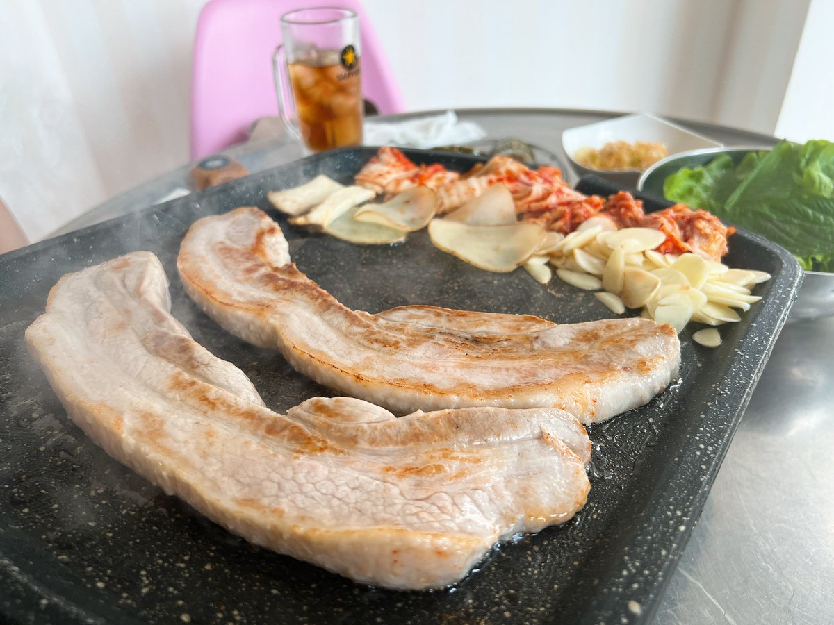 coco__703's tweet image. 友達と昼からサムギョプサルとキンパとチーズチヂミ（撮り忘れ）キメてきた