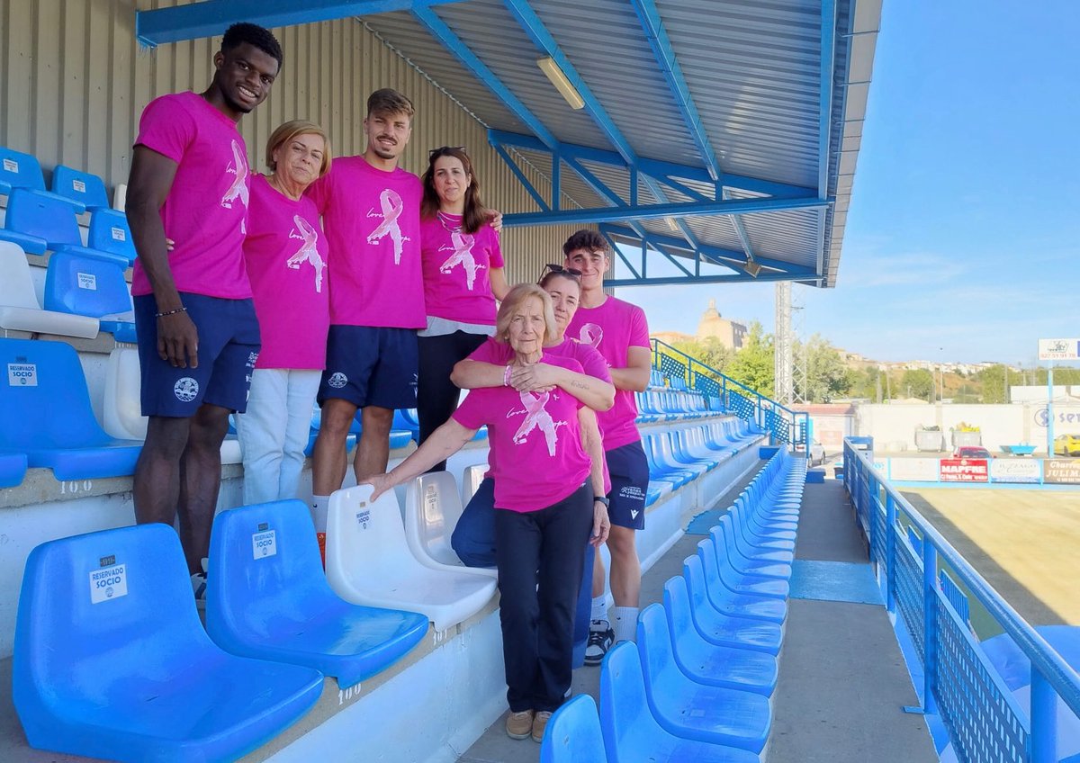 ¡El Coria se viste de rosa! 🩷

En el día de ayer, la Asociación Oncológica Extremeña AOEX, presentó en nuestro fortín la Marcha Rosa contra el Cáncer de Mama que tendrá lugar el día 18 de Octubre. ✨

📲 #MiCorazonLateCeleste