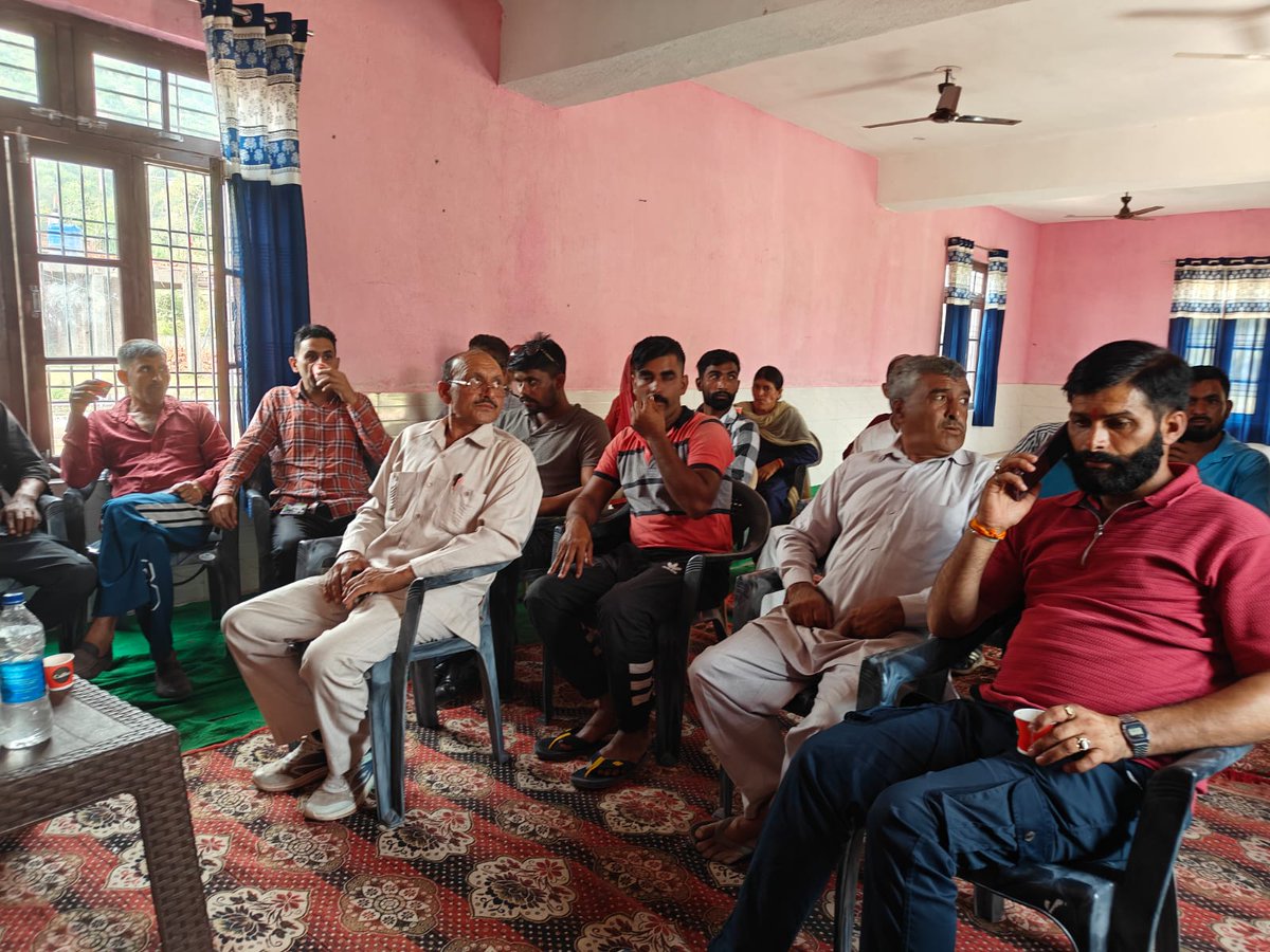 DioRajouri's tweet image. Special Gram Sabha under Aadi Karmayogi Abhiyaan held in Aspirational Block #Khawas, fostering community participation in vision planning &amp;amp; empowering tribal communities. 

#AadiKarmayogi #TribalDevelopment #Rajouri

@PMOIndia @HMOIndia @TribalAffairsIn @diprjk @Abhi1shrma